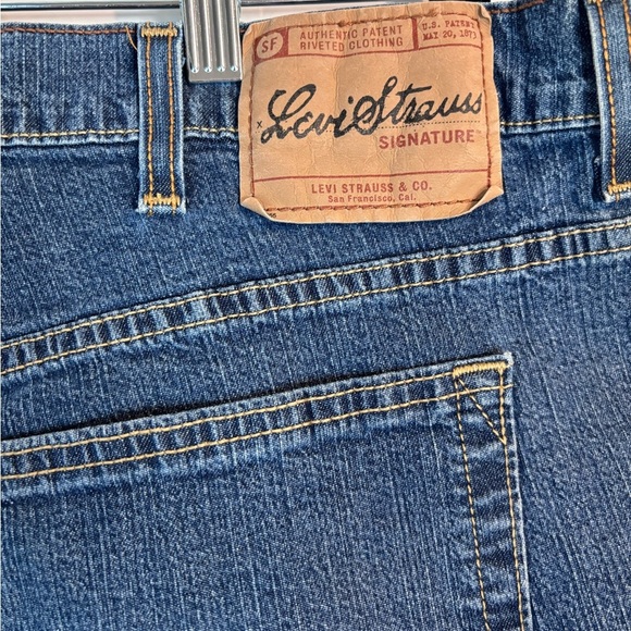 Levi Strauss Signature Bootcut Jeans Women’s 24W Short Blue Denim - Picture 3 of 11